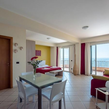 B&B La Sirena Santa Teresa Di Riva Exteriör bild