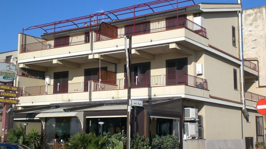 B&B La Sirena Santa Teresa Di Riva Exteriör bild
