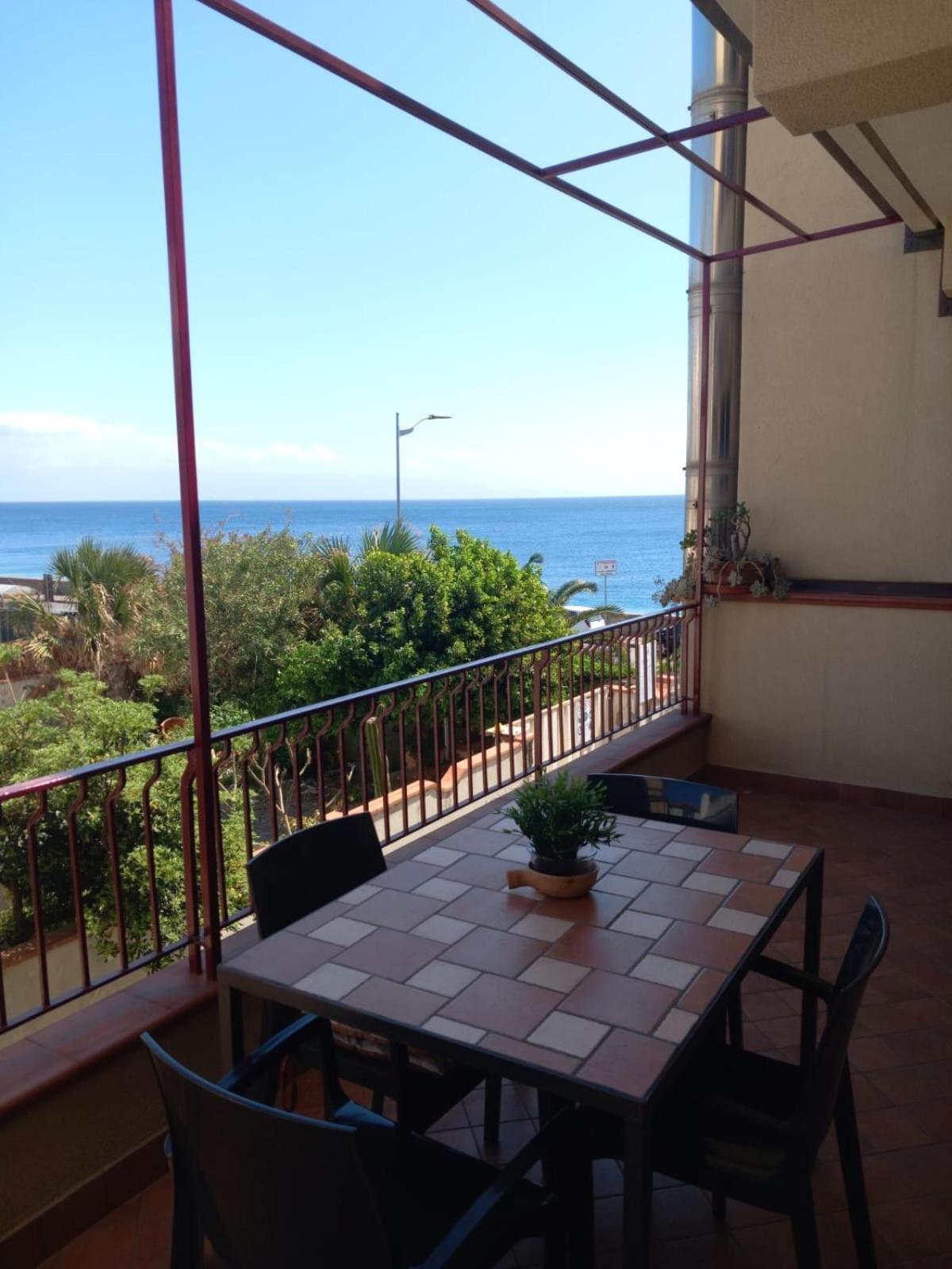 B&B La Sirena Santa Teresa Di Riva Exteriör bild