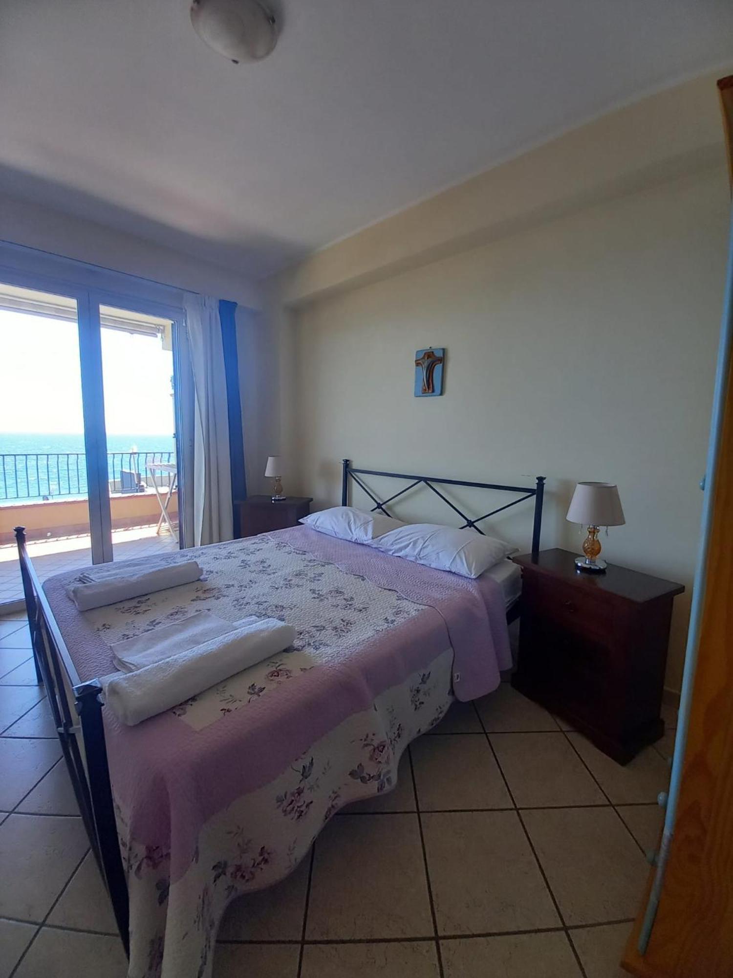 B&B La Sirena Santa Teresa Di Riva Exteriör bild