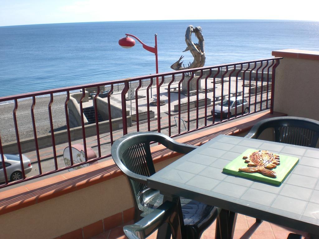 B&B La Sirena Santa Teresa Di Riva Exteriör bild