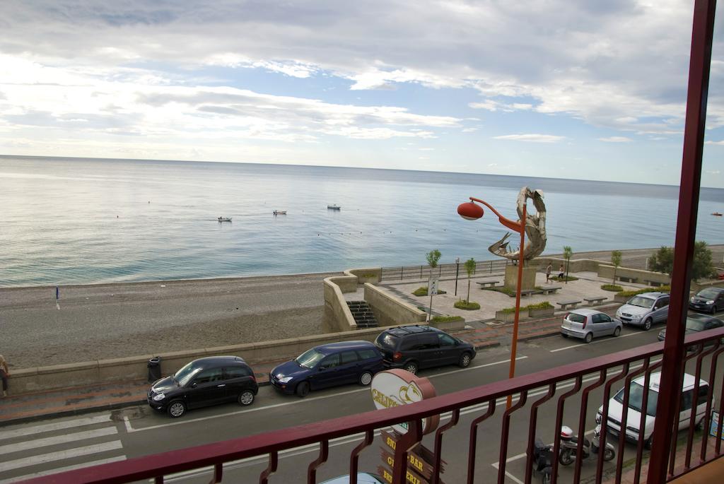 B&B La Sirena Santa Teresa Di Riva Exteriör bild