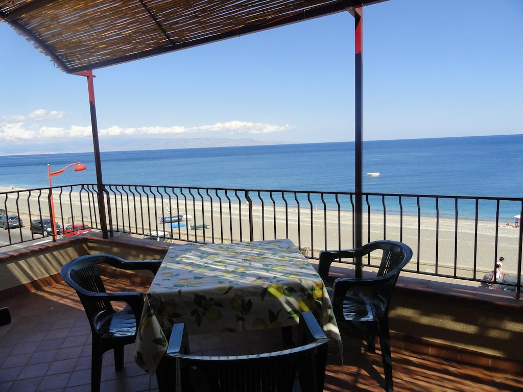 B&B La Sirena Santa Teresa Di Riva Exteriör bild