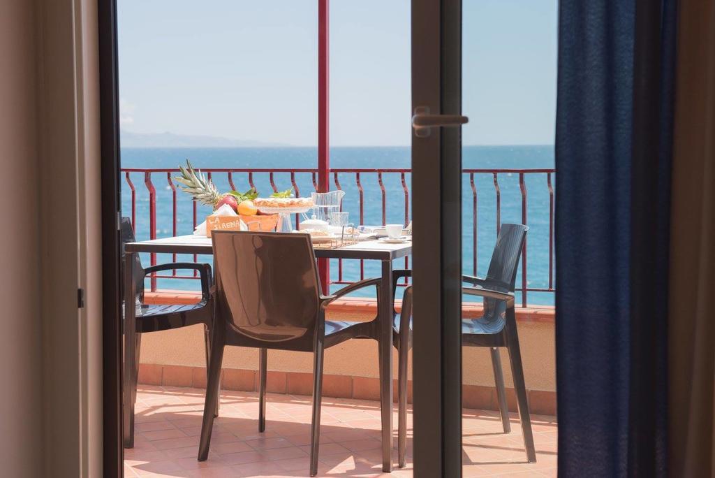 B&B La Sirena Santa Teresa Di Riva Exteriör bild