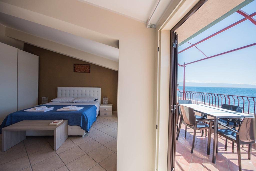 B&B La Sirena Santa Teresa Di Riva Exteriör bild