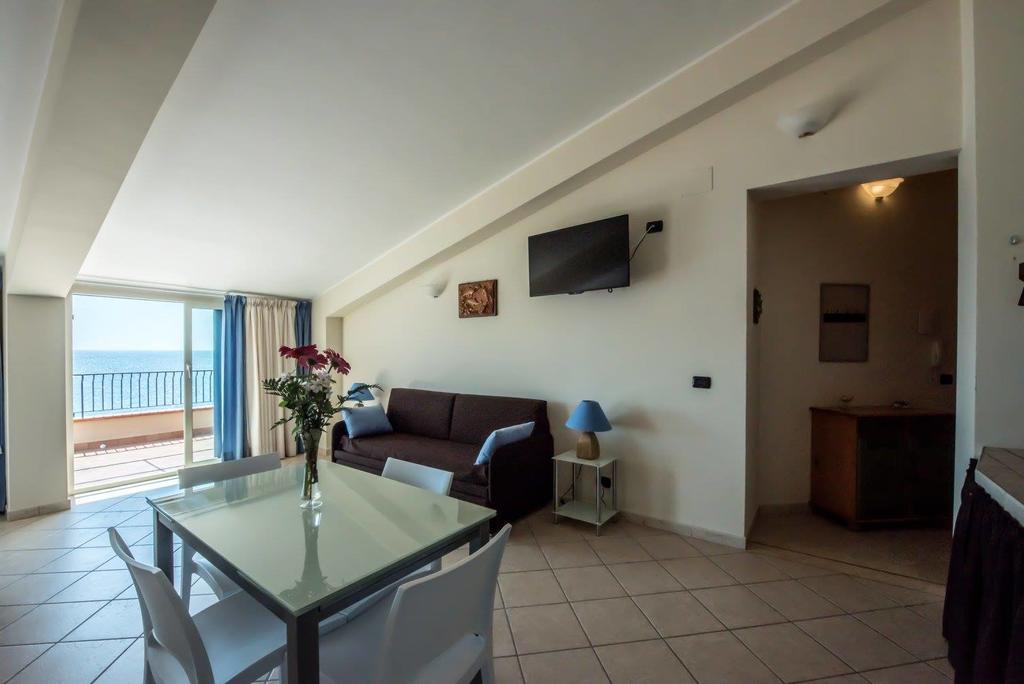 B&B La Sirena Santa Teresa Di Riva Exteriör bild