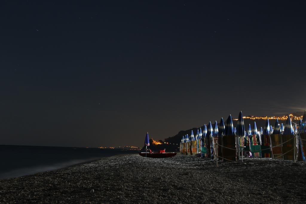 B&B La Sirena Santa Teresa Di Riva Exteriör bild