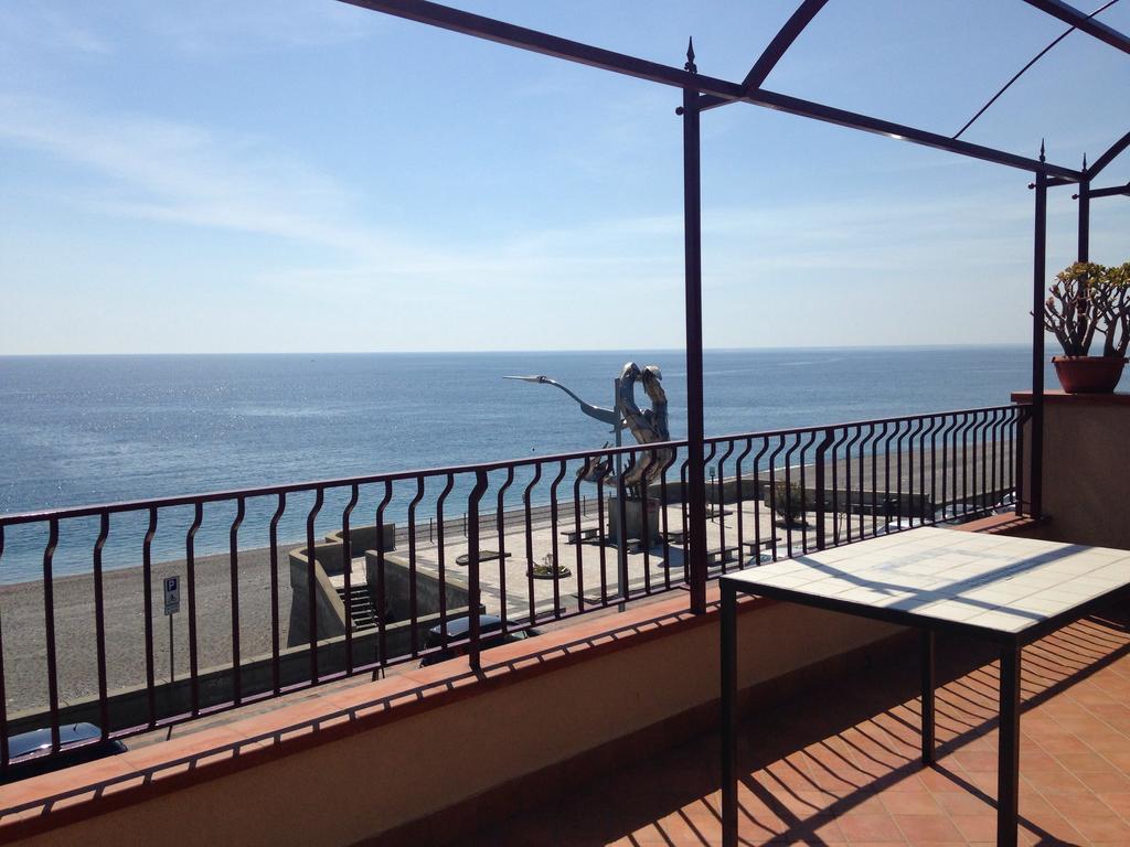 B&B La Sirena Santa Teresa Di Riva Exteriör bild