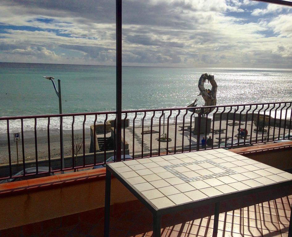 B&B La Sirena Santa Teresa Di Riva Exteriör bild