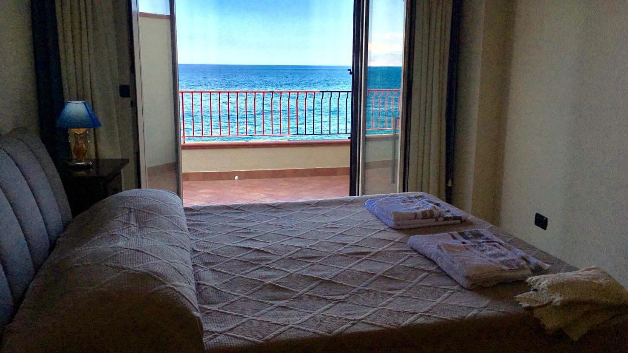 B&B La Sirena Santa Teresa Di Riva Exteriör bild