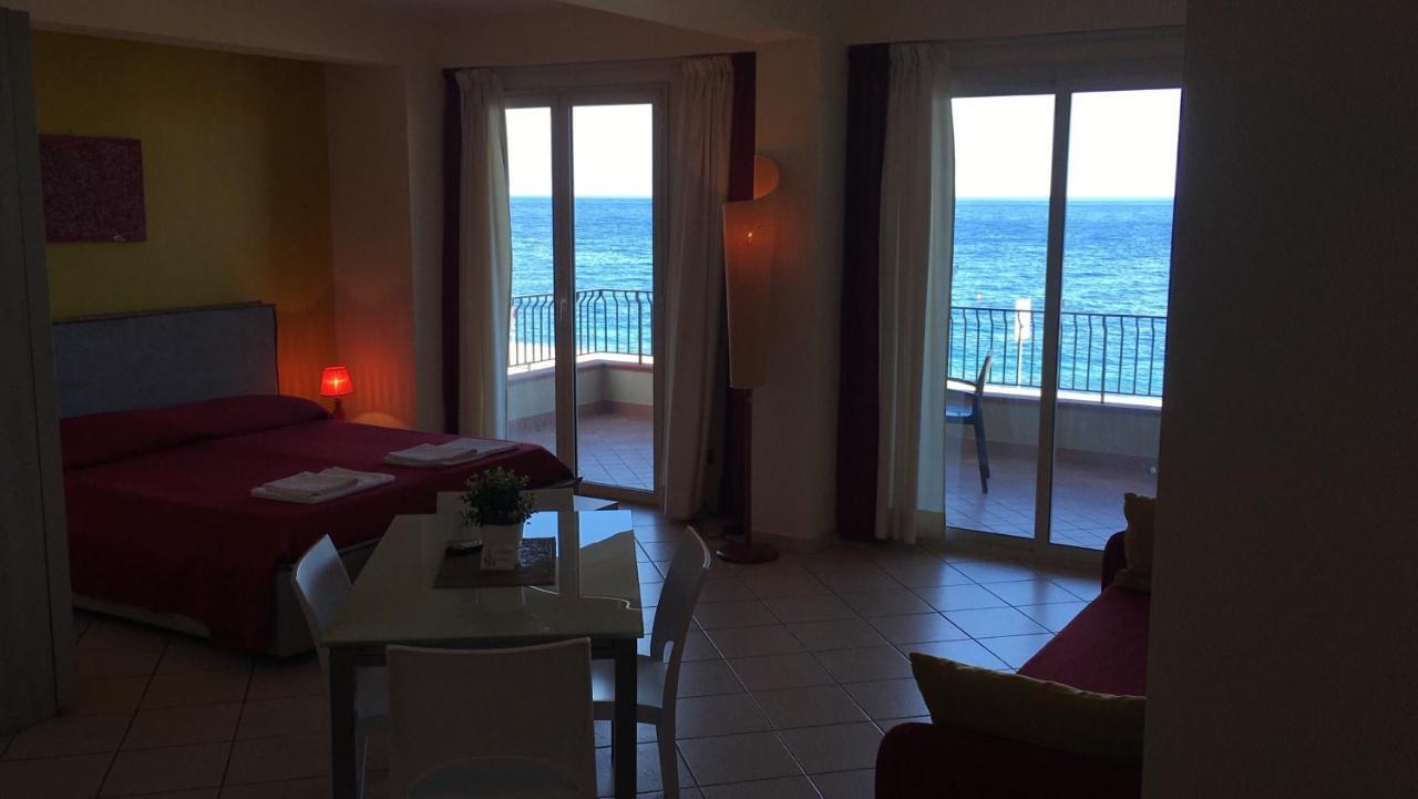 B&B La Sirena Santa Teresa Di Riva Exteriör bild